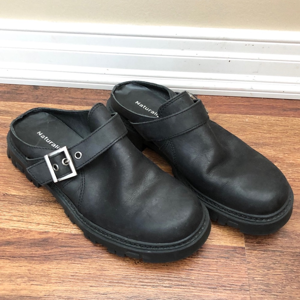 Naturalizer Black Leather Clogs with Buckle Sz 6.5
